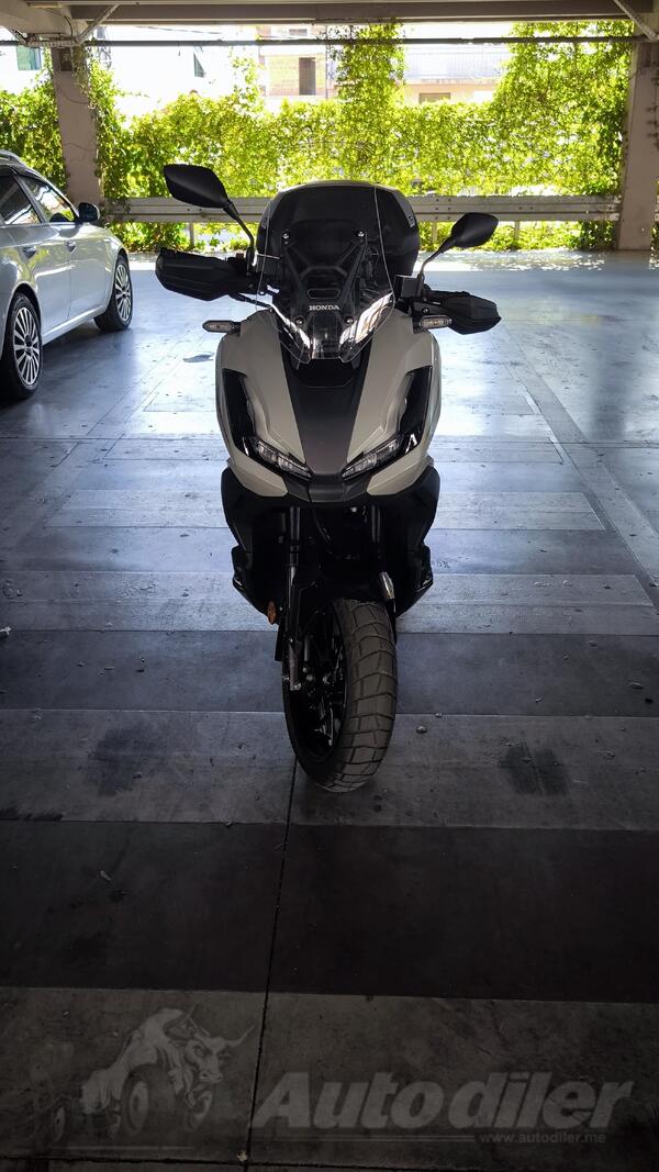 Honda - ADV 350