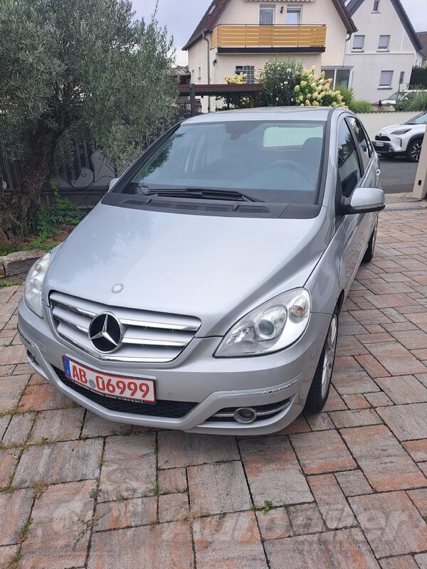 Mercedes Benz - B 180