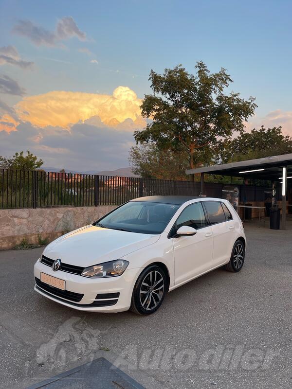 Volkswagen - Golf 7 - 1.6tdi 77kw NAVI CARPLAY CAMERA