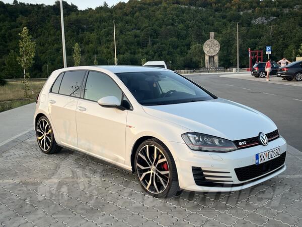 Volkswagen - Golf 7 - 2.0