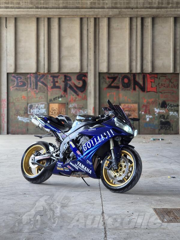 Yamaha - R1