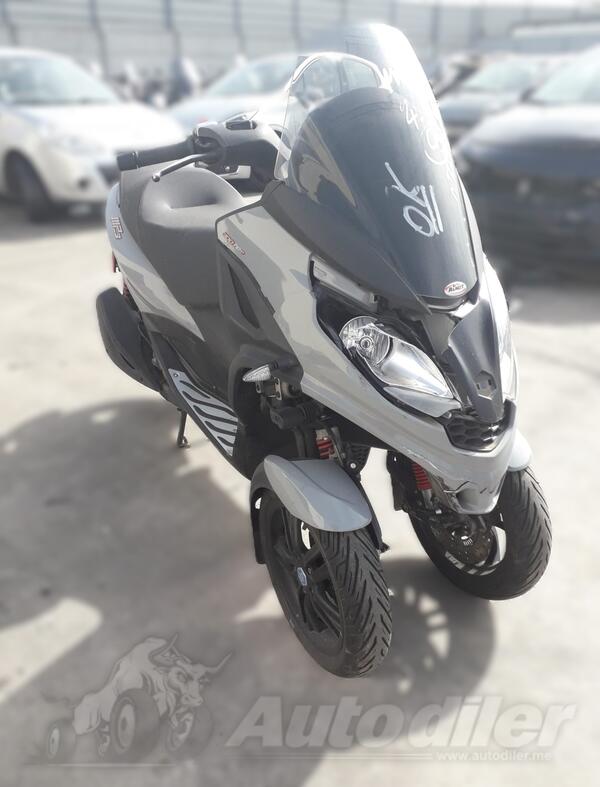 Piaggio - MP3 300 HPE
