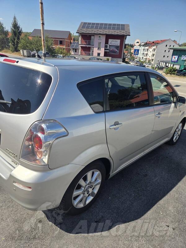 Toyota - Corolla Verso - 2.2