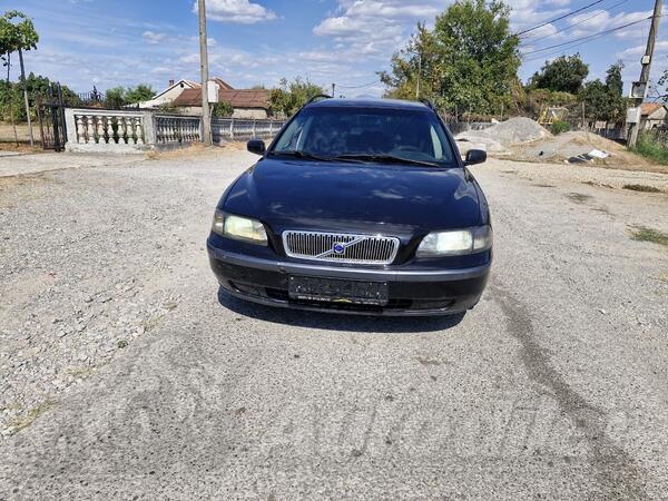 Volvo - V70 - 2.4