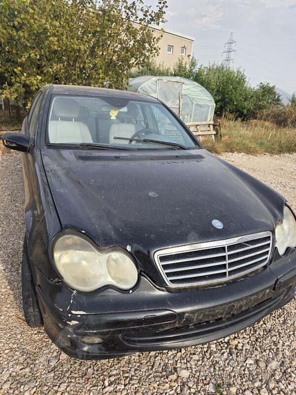 U djelovima Mercedes Benz - C 220 cdi