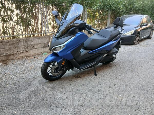 Honda - forza 350