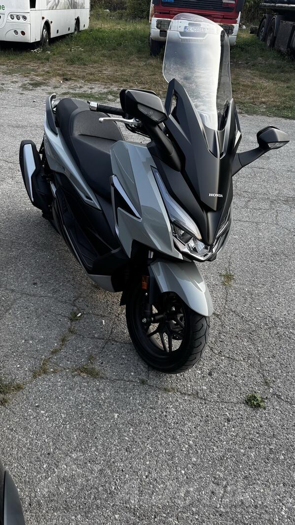 Honda - forza 350