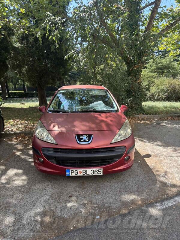 Peugeot - 207 - 1.4 benzin