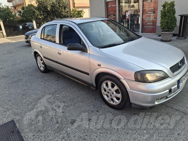Opel - Astra - 1700
