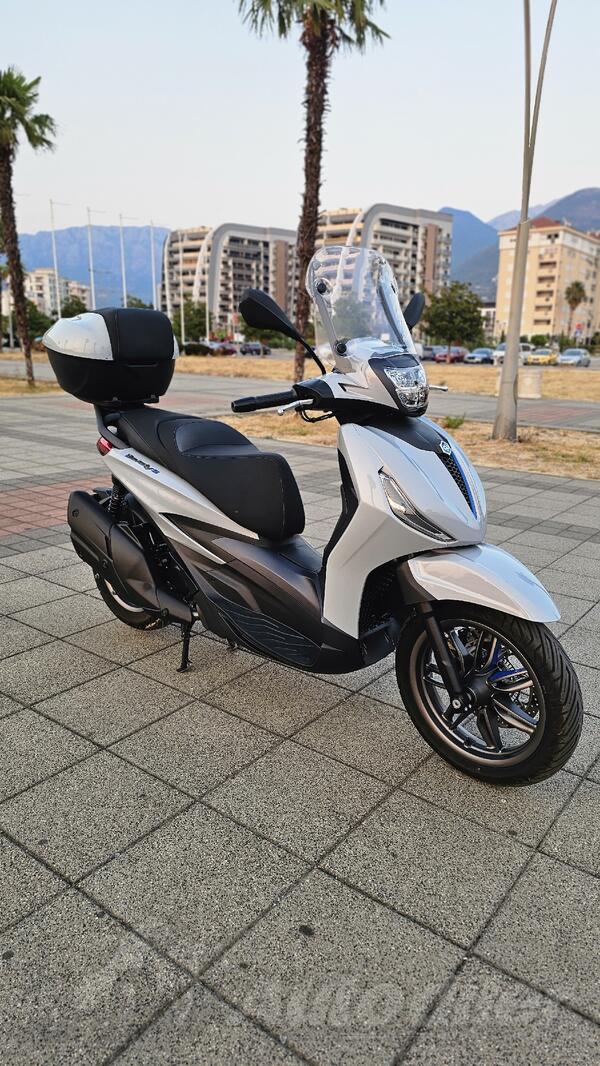 Piaggio - Nardo grey 400s