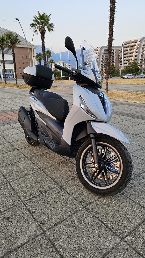 Piaggio - Nardo grey 400s