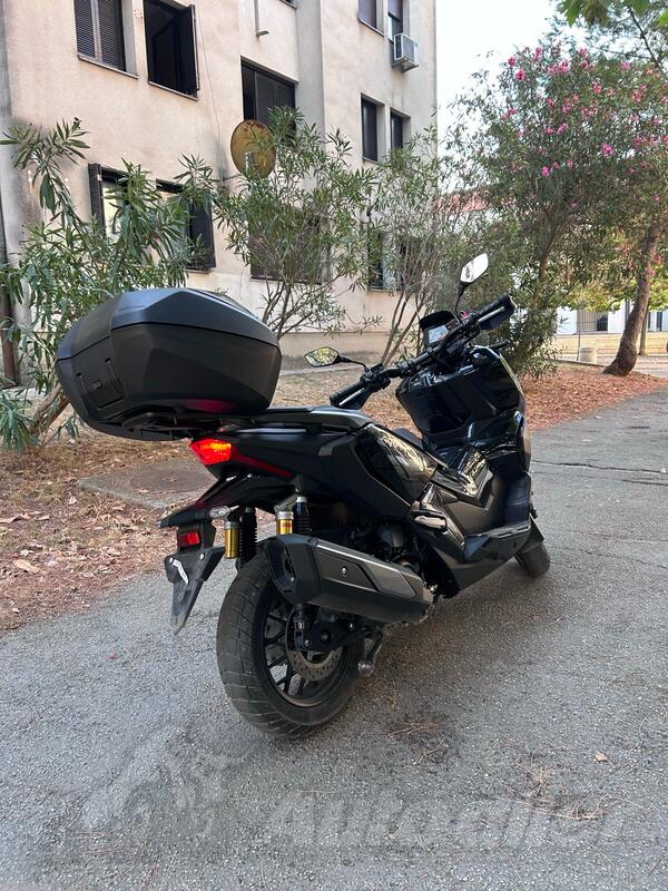 Honda - ADV