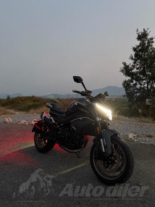 CFMoto - Moto 800 NK