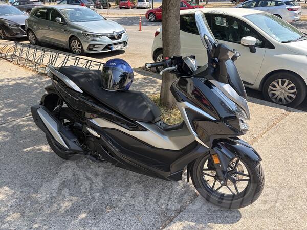 Honda - forza 350