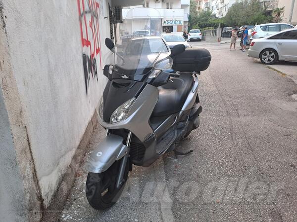 Yamaha - xmax 250