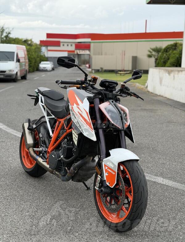 KTM - SuperDuke 1290