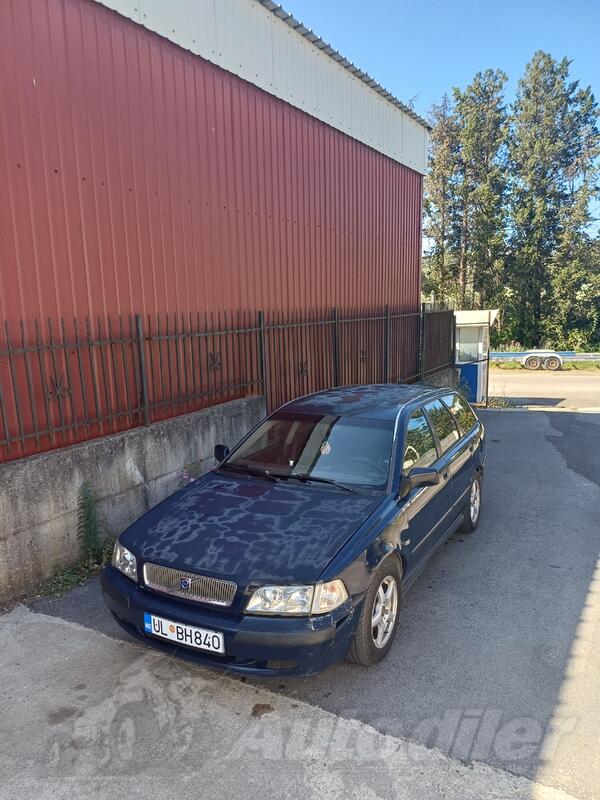 Volvo - V40 - 1.9